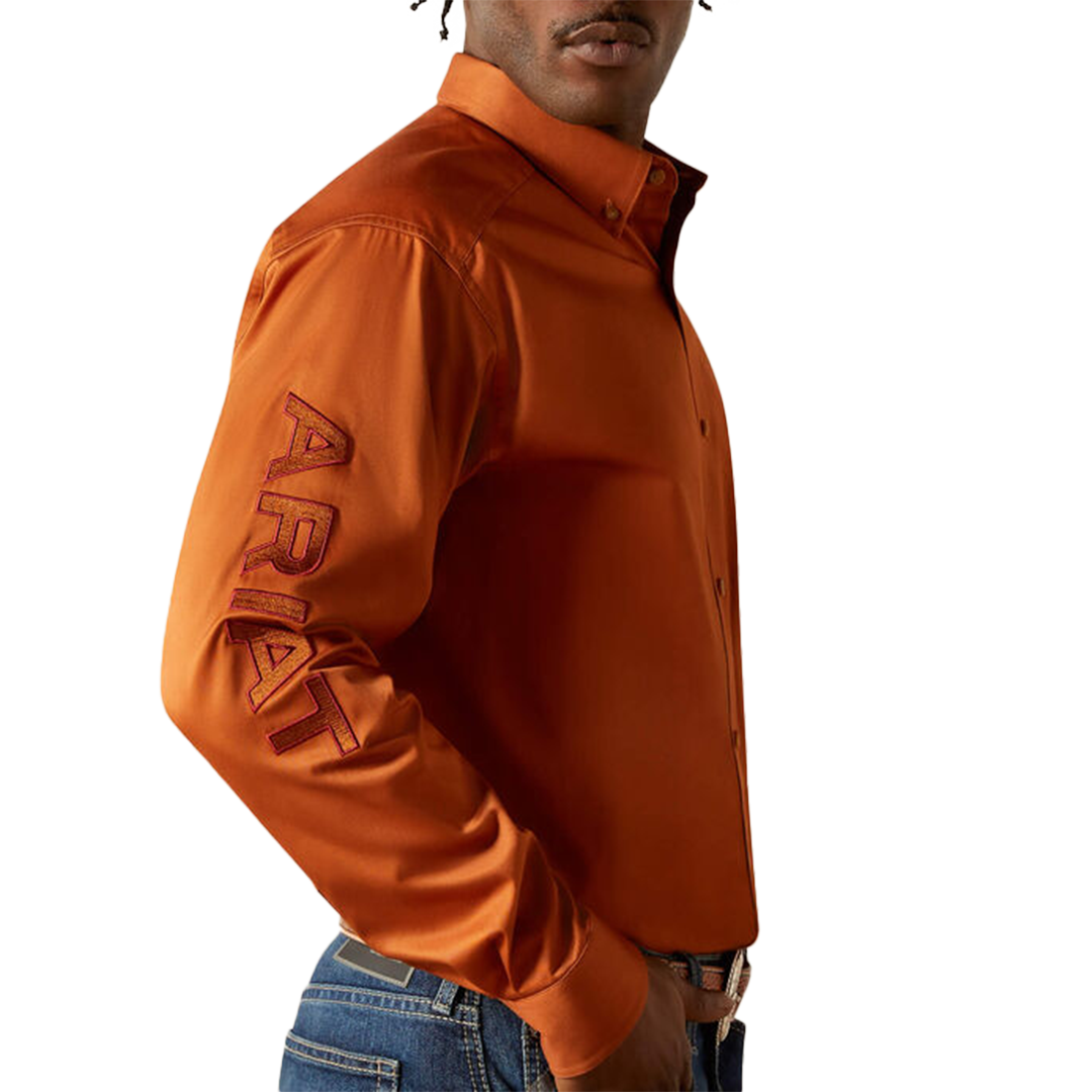 Chemise boutonnée classique à manches longues en sergé avec logo d'équipe Ariat pour homme