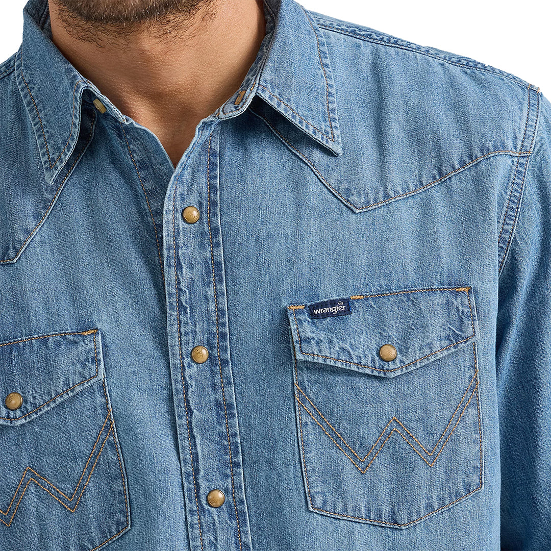 Wrangler Men's Classic Fit Denim Long Sleeve Snap Shirt