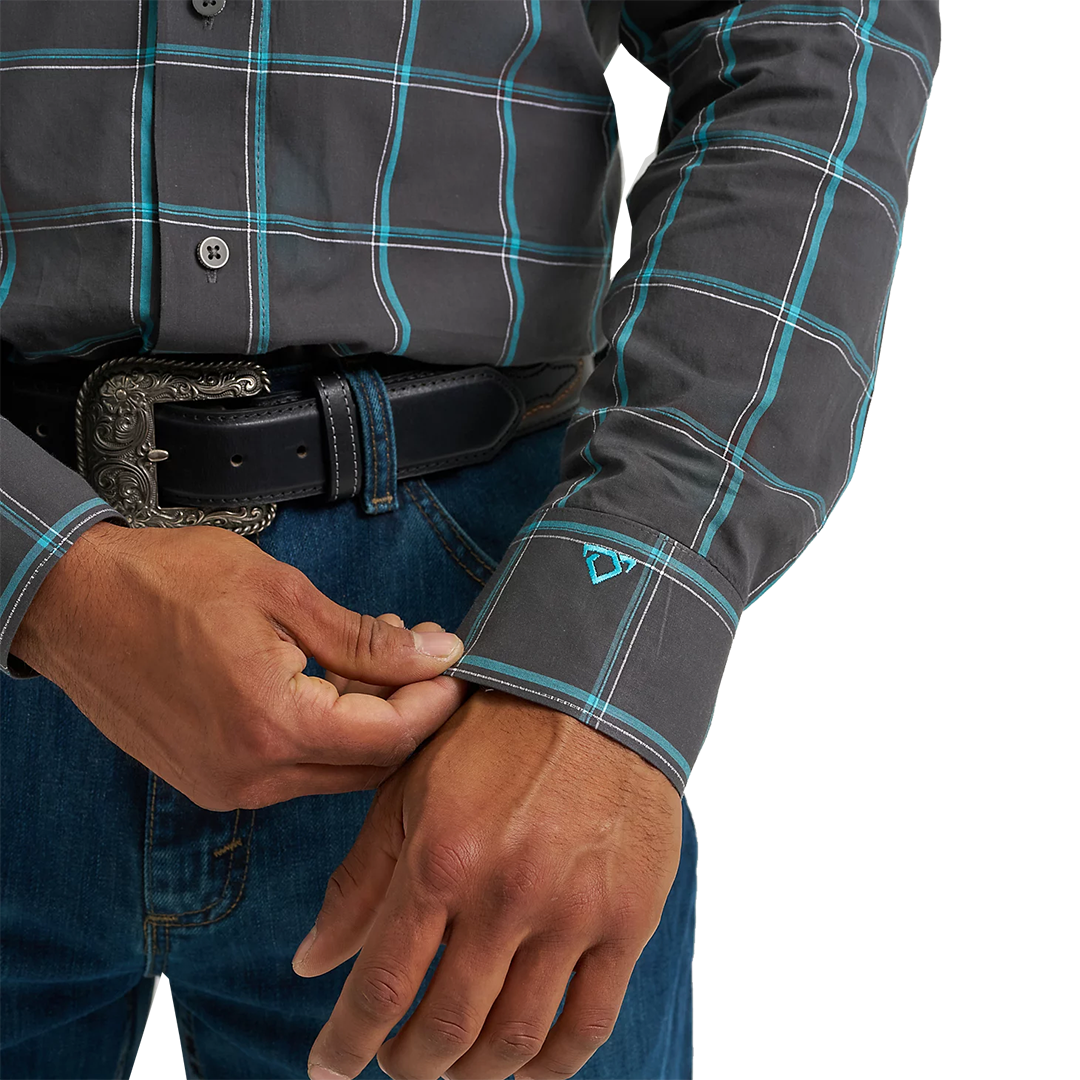 Wrangler Men's Cody Johnson Long Sleeve Button Down Shirt
