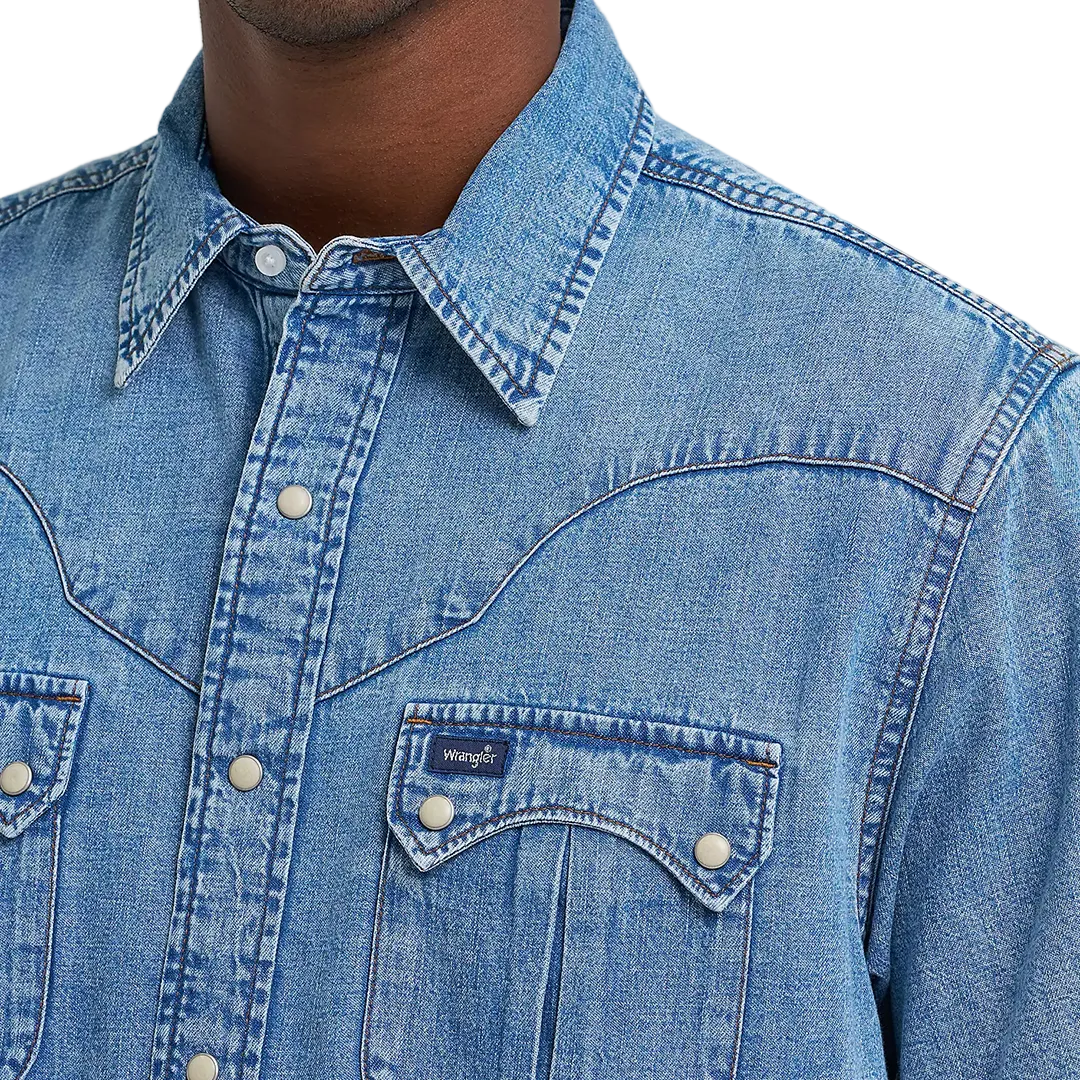 Wrangler Men's Vintage-Inspired Sculpted Yoke Denim Short Sleeve Snap Shirt
