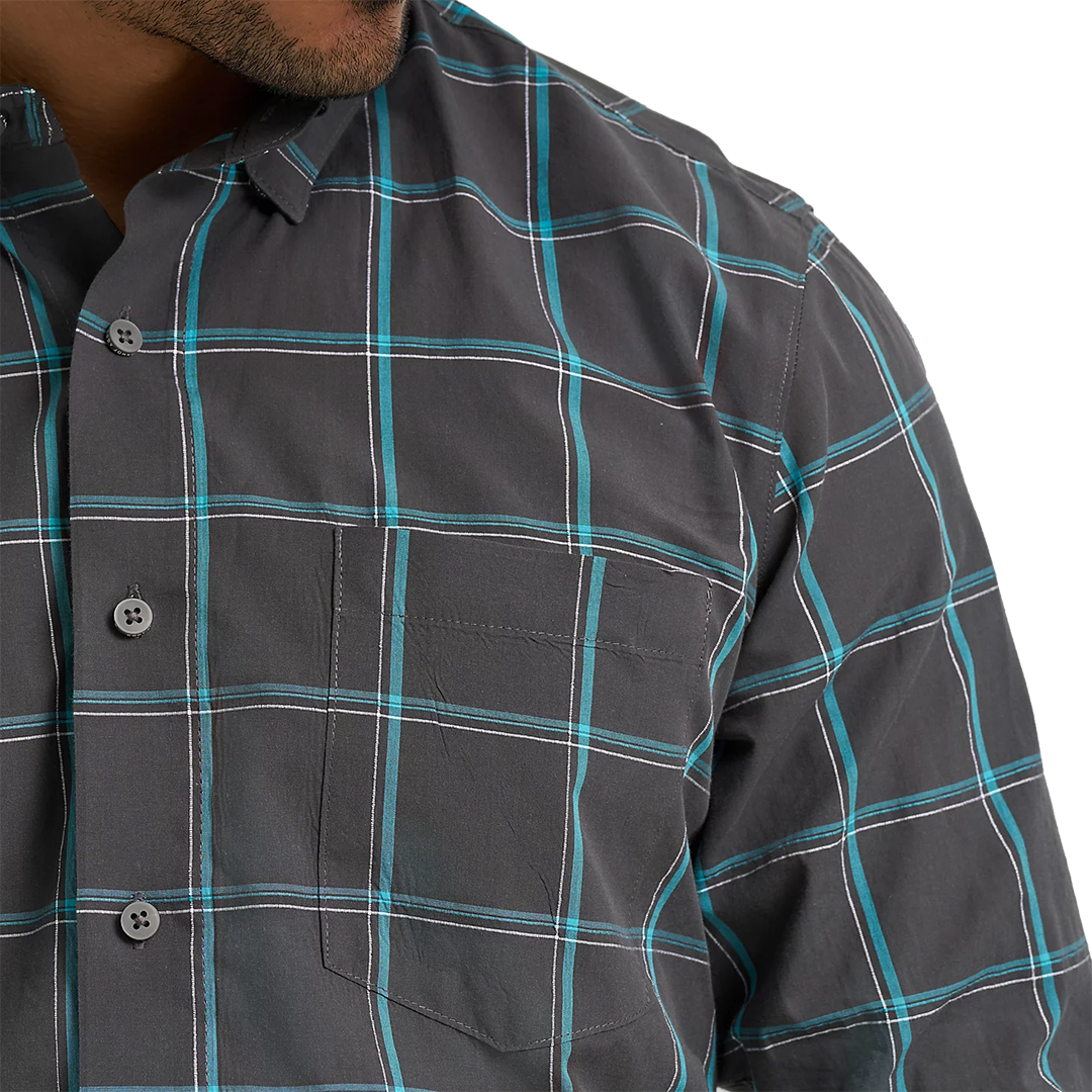 Wrangler Men's Cody Johnson Long Sleeve Button Down Shirt
