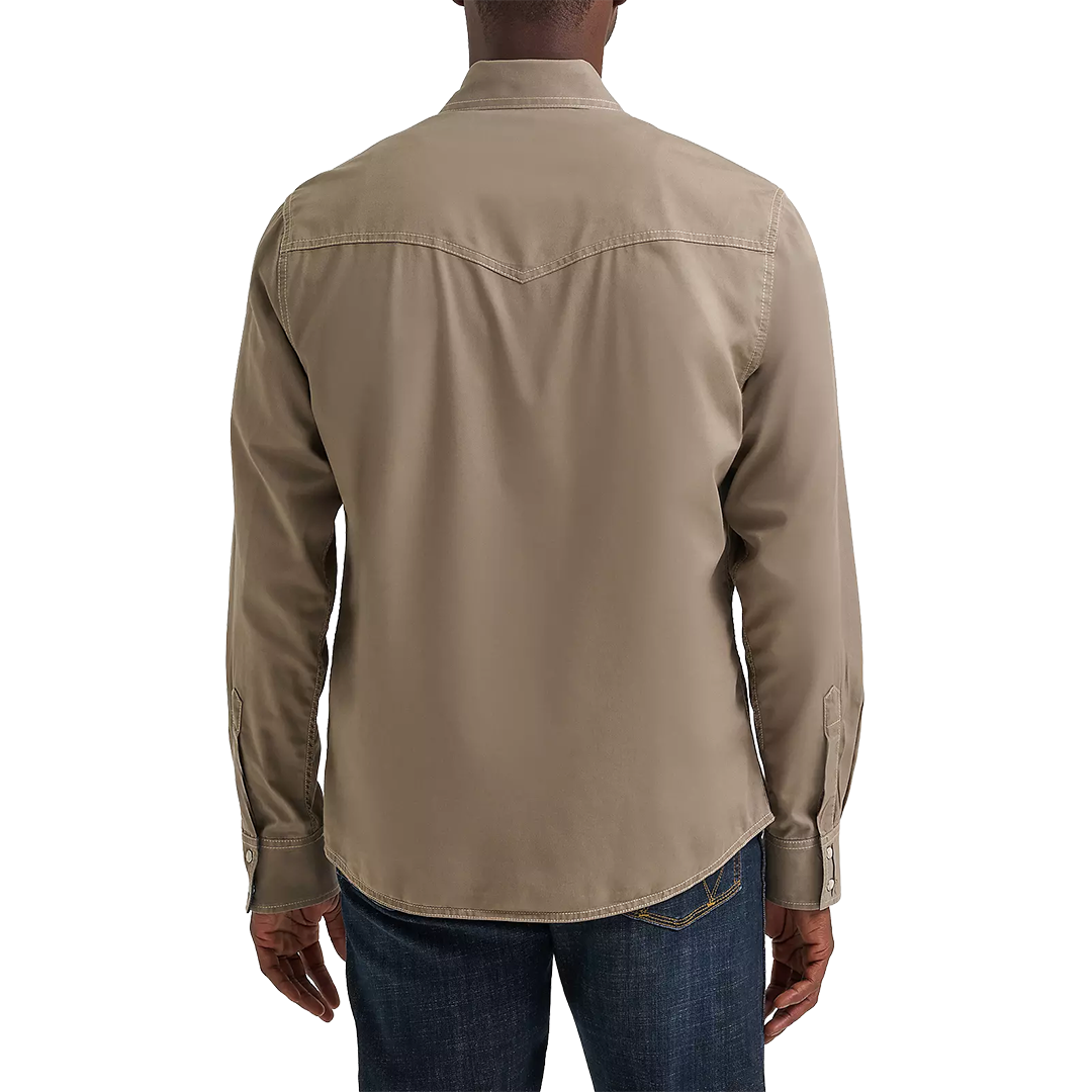 Wrangler Men's Retro Premium Solid Long Sleeve Snap Shirt