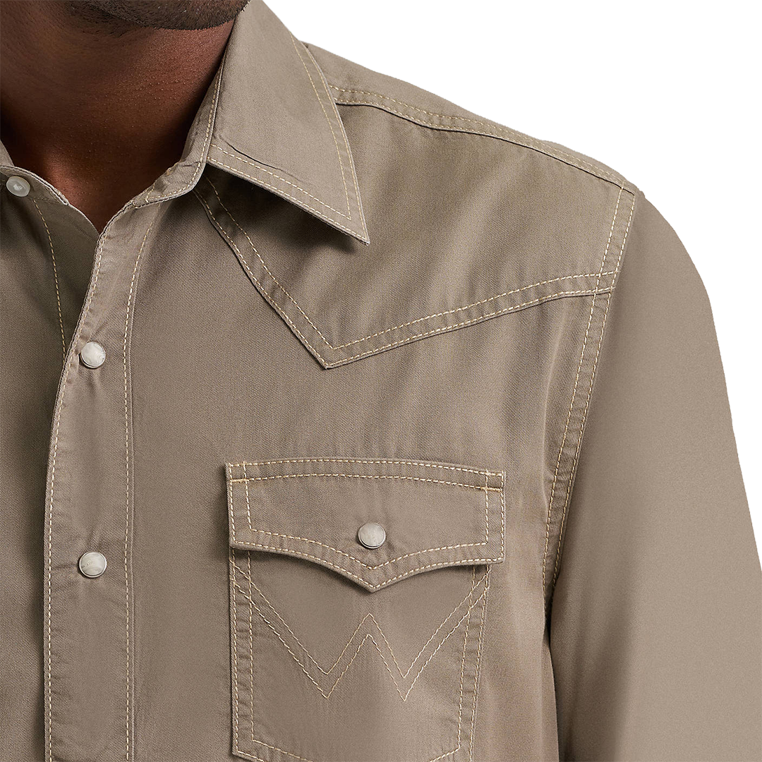 Wrangler Men's Retro Premium Solid Long Sleeve Snap Shirt