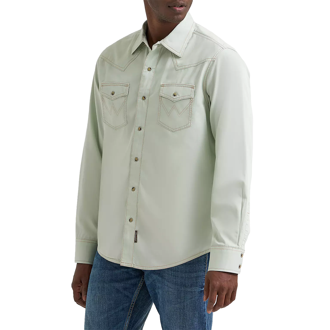 Wrangler Men's Retro Premium Solid Long Sleeve Snap Shirt