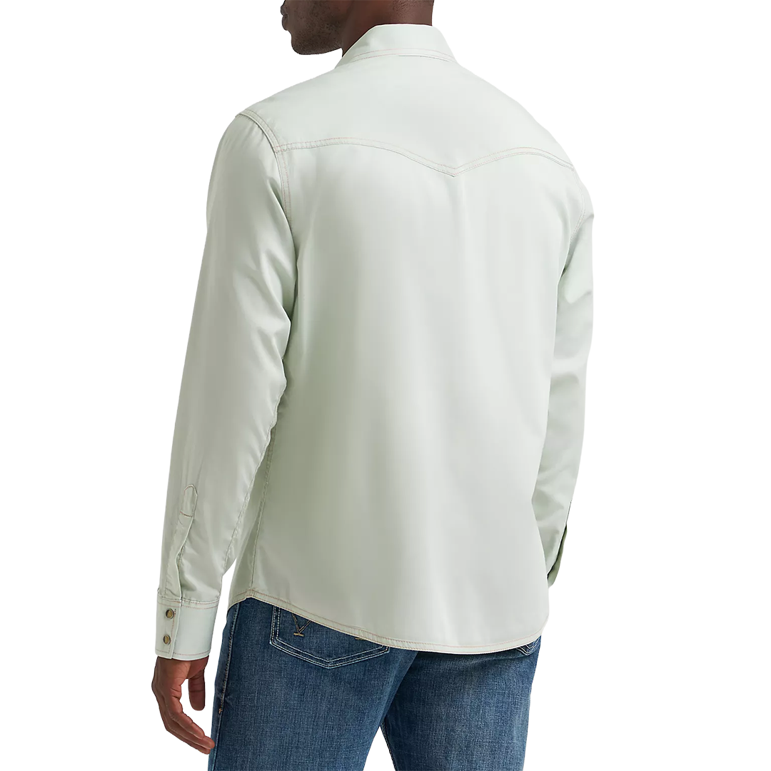 Wrangler Men's Retro Premium Solid Long Sleeve Snap Shirt