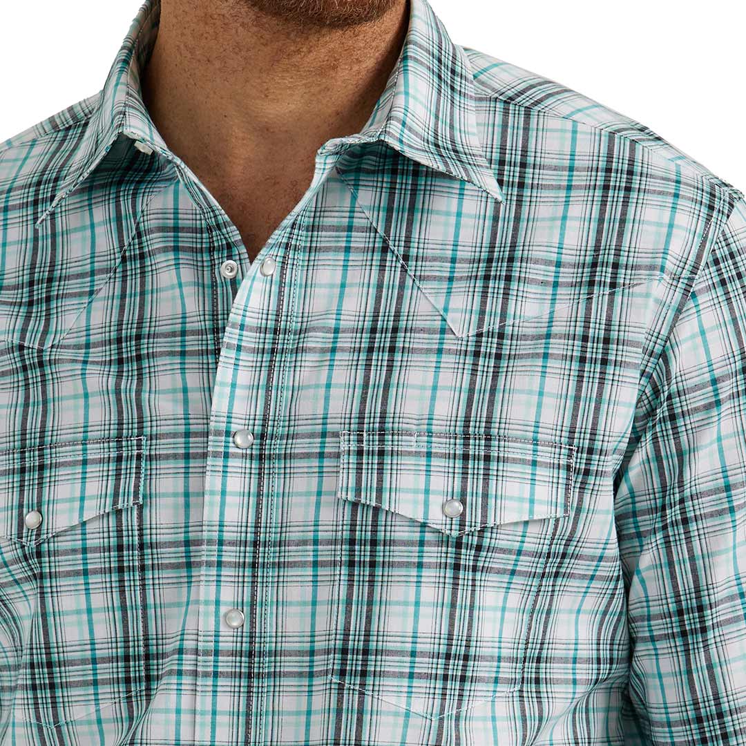 Wrangler Men's Wrinkle Resist Classic Fit Plaid Snap Shirt