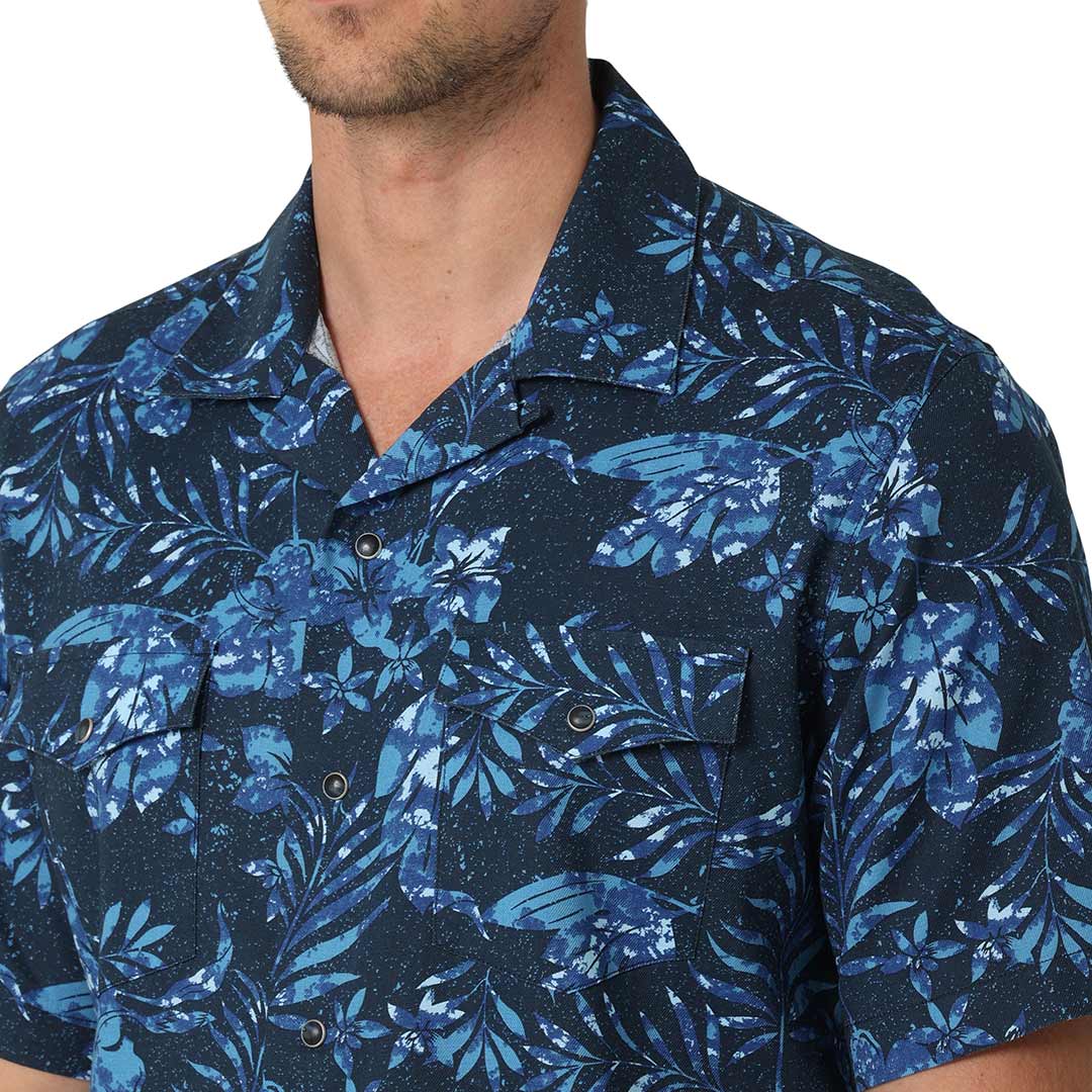 Wrangler Men's Coconut Cowboy Lush Leaf Print Short Sleeve Snap Camp Shirt